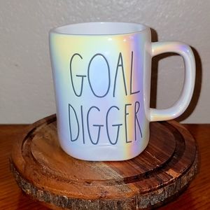 🦄 Rae dunn iridescent  goal digger mug